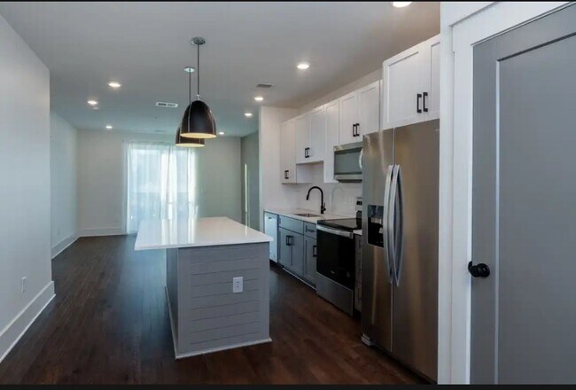 Building Photo - Charming 1BR/1BA home in vibrant East Nashville!