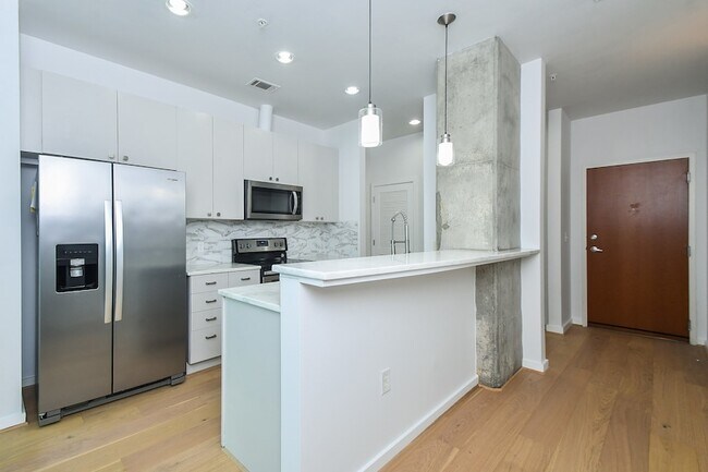 Building Photo - 5925 Almeda Rd