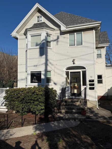 Building Photo - 72 College Ave