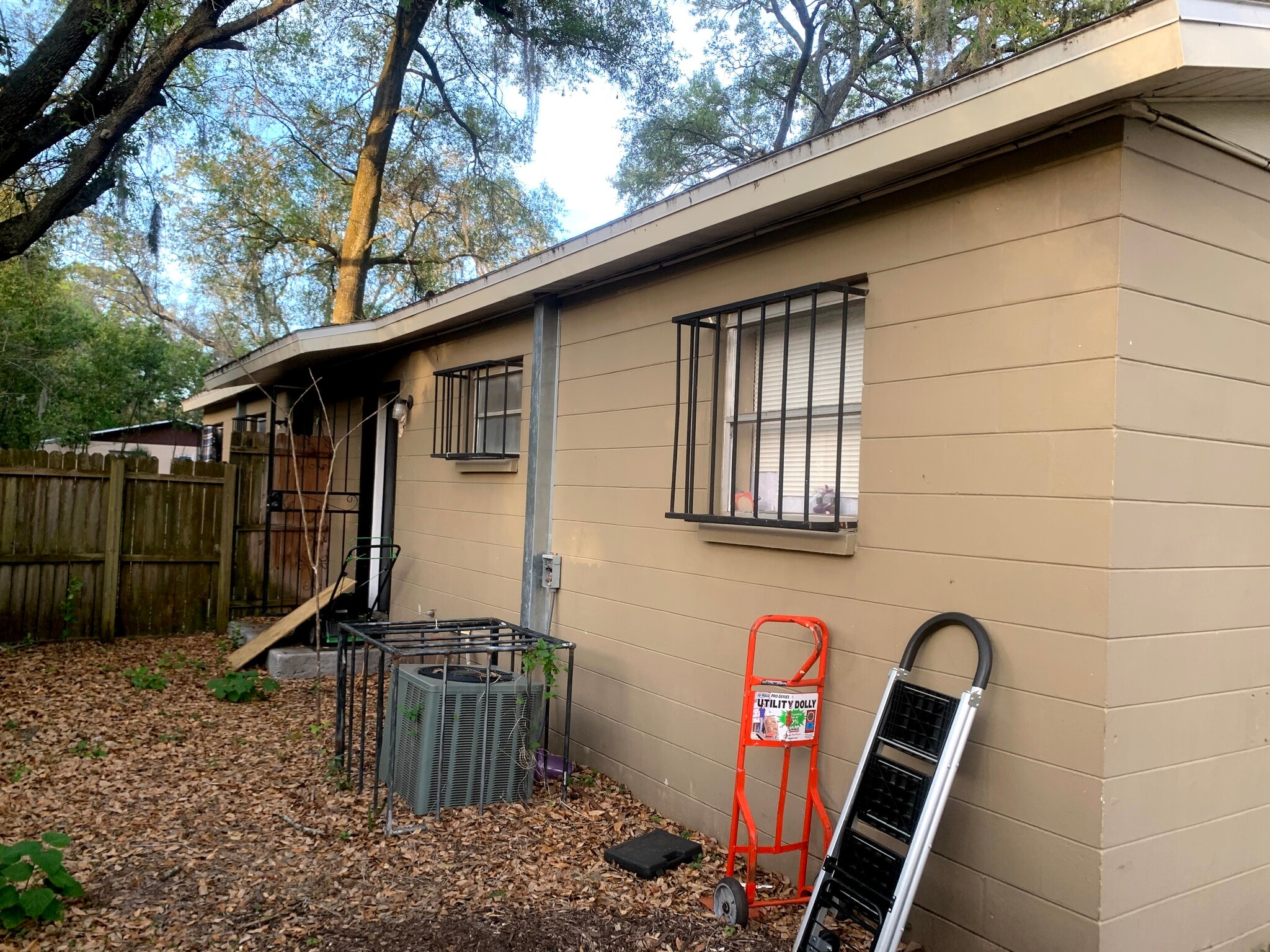 Building Photo - 10008 N Lantana Ave