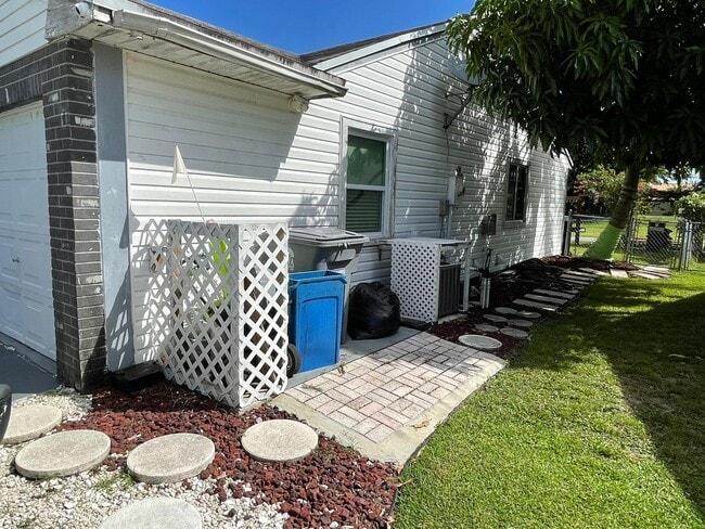 Building Photo - 5628 Pebble Brook Ln