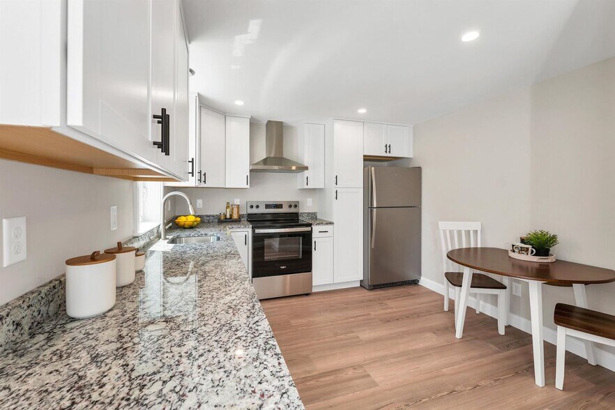 Building Photo - 3 Madison St