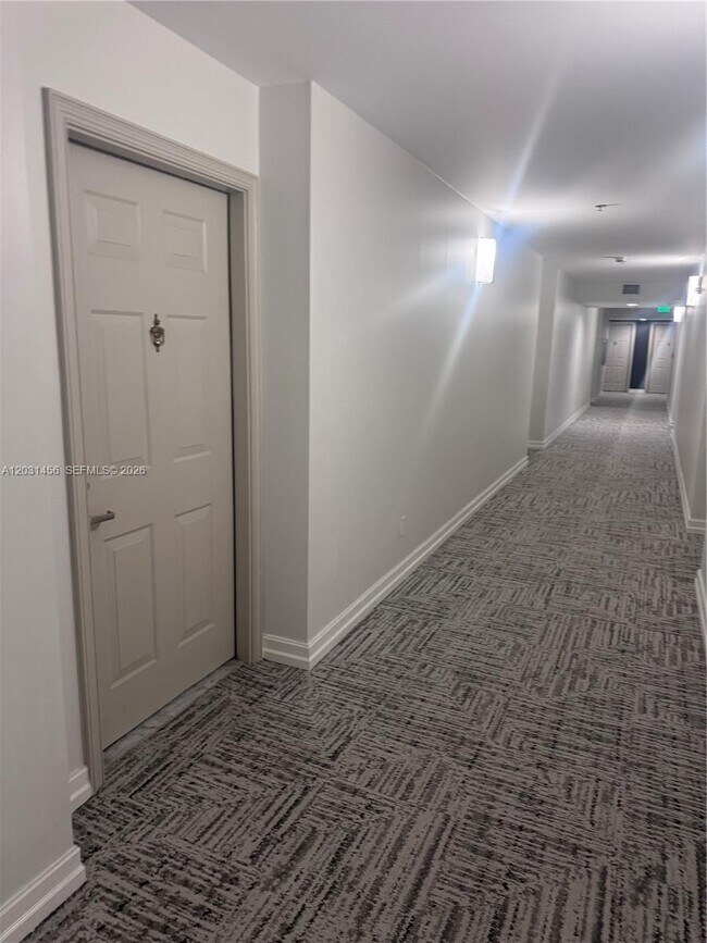 Building Photo - 2665 SW 37th Ave