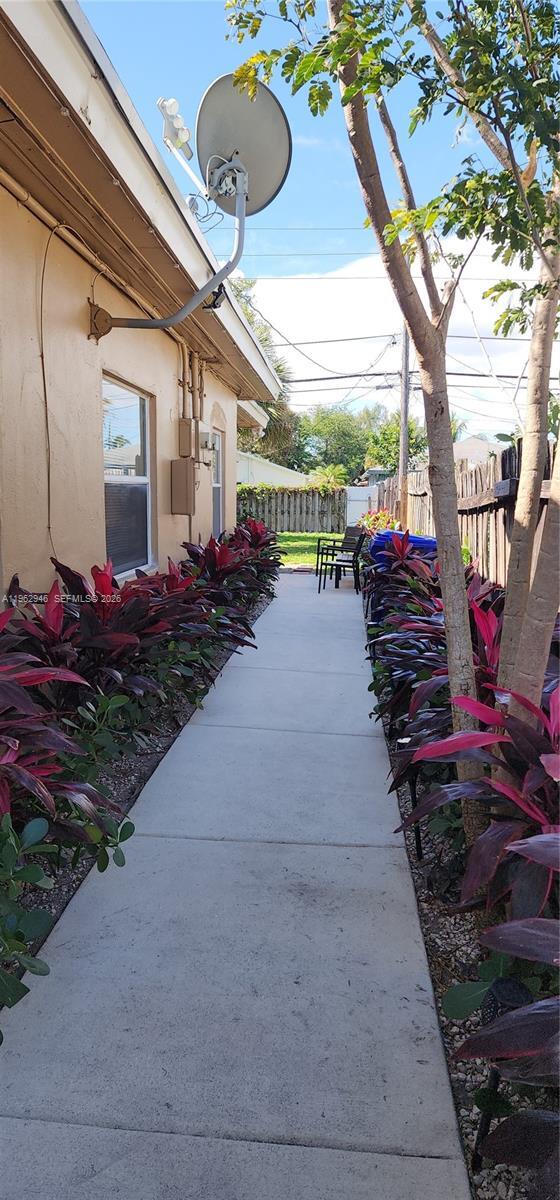 Building Photo - 1025 NW 3rd Ave