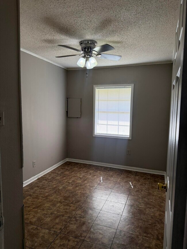 Building Photo - 3610 E Roosevelt-