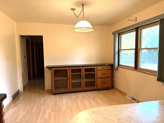 Building Photo - 220 May St