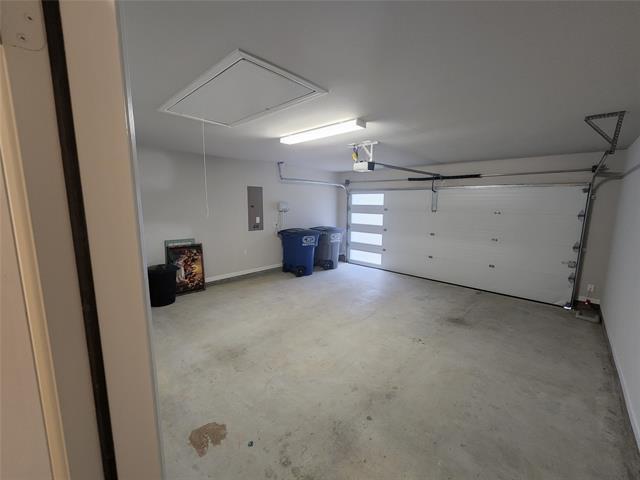 Building Photo - 621 Maple Leaf Way