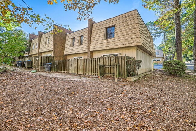 Building Photo - Charming 2-Bedroom Town Home for Rent in M...