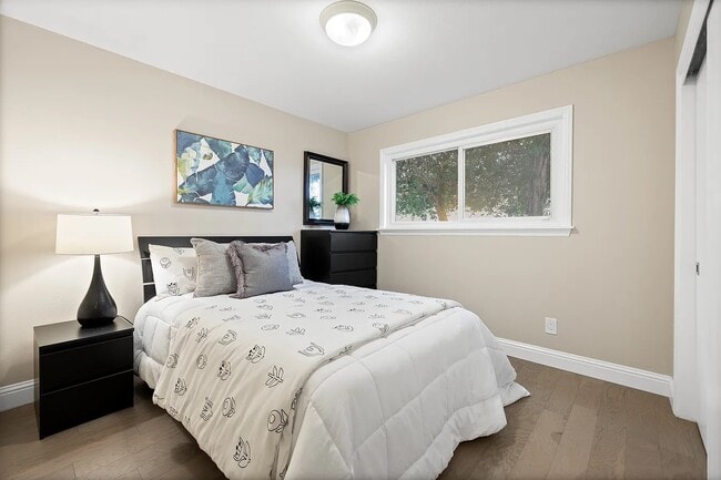 Building Photo - 875 Brittany Ln