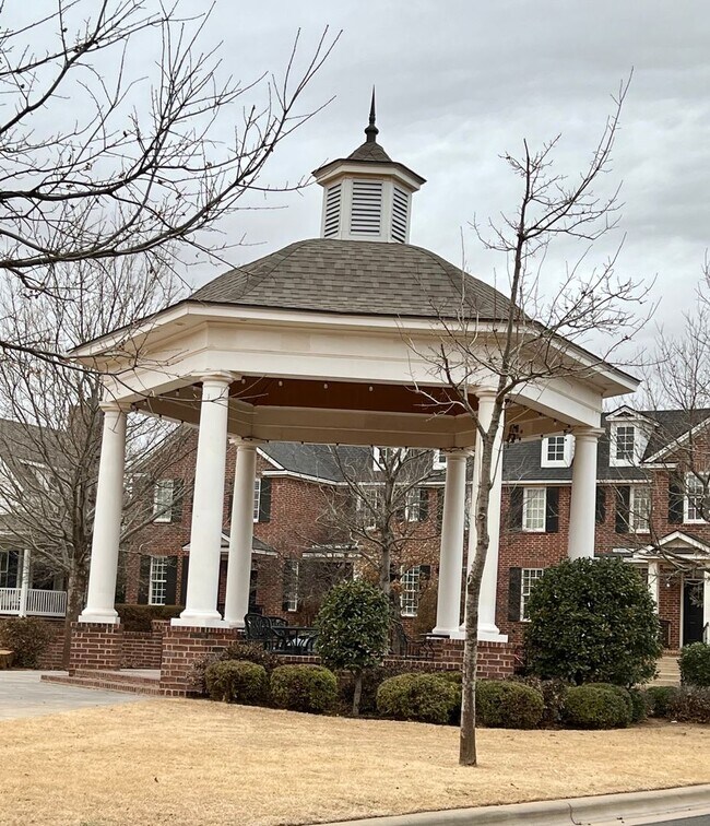 Building Photo - Beautiful Home on the park in Vintage Town...