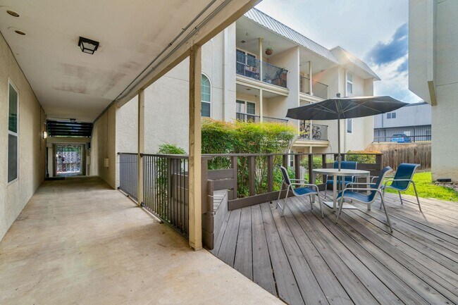 Building Photo - K2017 - Pointe #48