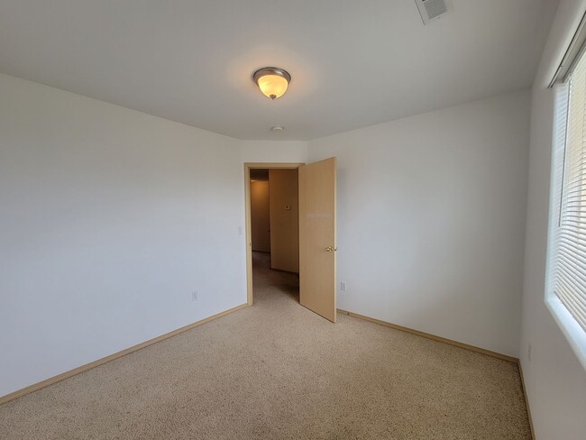 Building Photo - *DECEMBER SPECIAL* $500 OFF FIRST MONTHS RENT