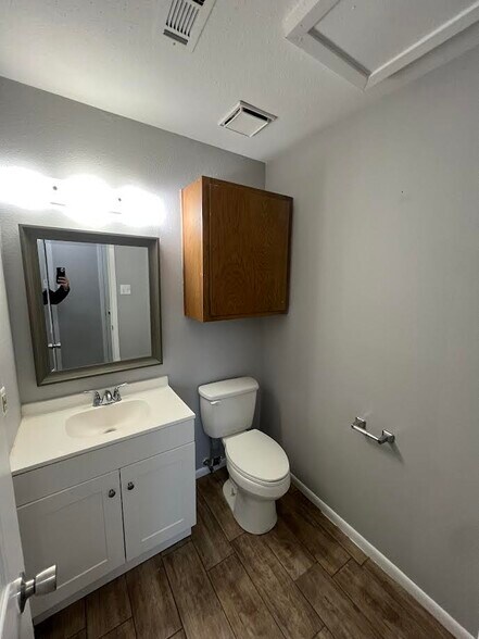 Building Photo - 2815 Longmire Dr