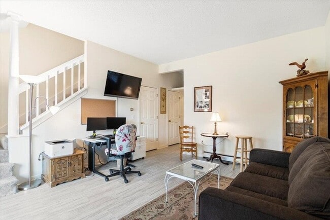 Building Photo - Manchester VT 3bedr 3bath Condo Well Taken care of