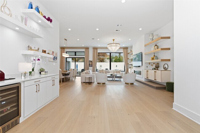 Building Photo - 13034 Memorial Dr