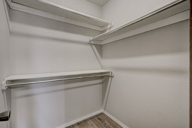 Building Photo - 4 bed, 2 bath home in Edmond