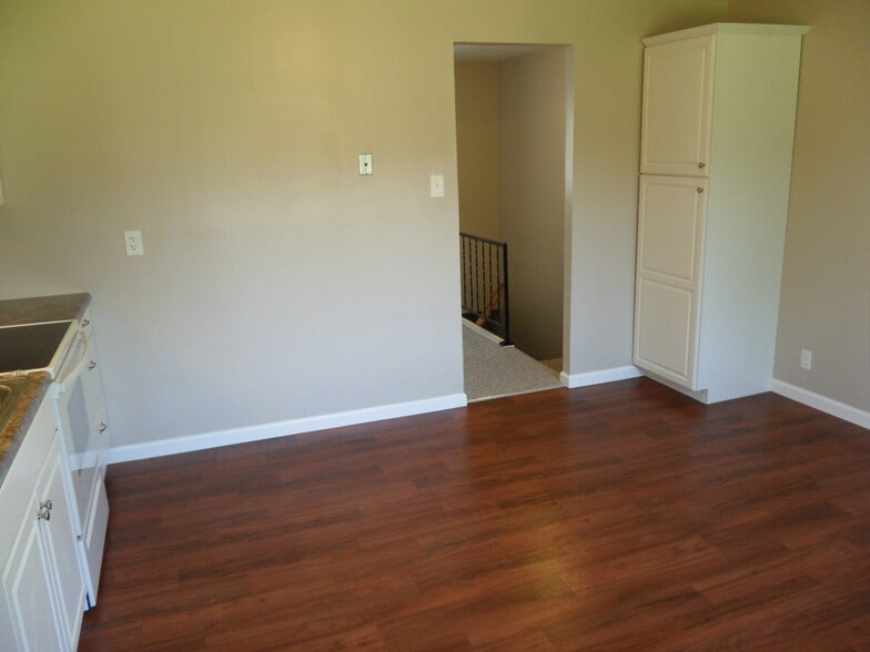 Building Photo - 5526 Humbert Rd