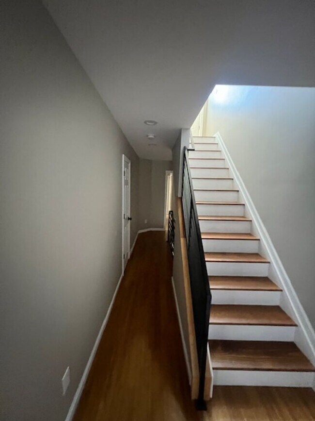 Building Photo - Stunning 3BD / 3BA Home with Rooftop Deck & Private Backyard — Ready to Call Home!