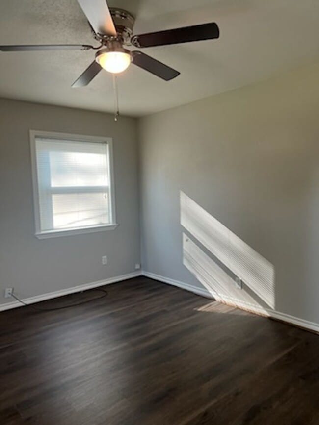 Building Photo - 3 Bed / 1 Bath House, PNGISD