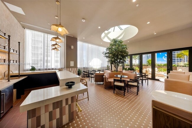 Building Photo - 11 NE 6th St