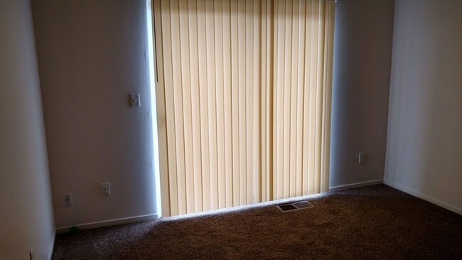 Building Photo - 3 Bedroom Donner Trails