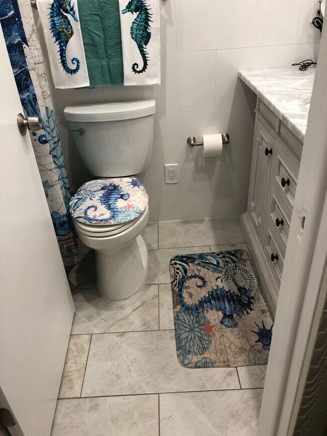 Building Photo - EASTWOOD SHORES TOWNHOUSE