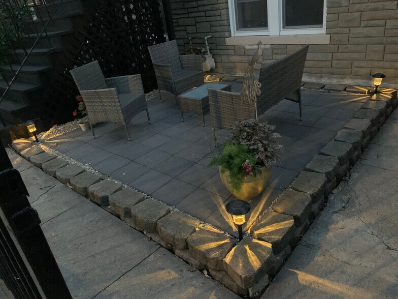 Shared front patio - 2532 W Haddon Ave