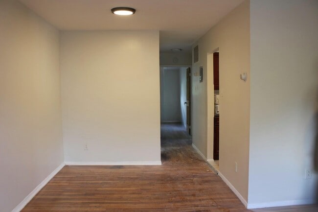 Building Photo - 135-33 Cheney St