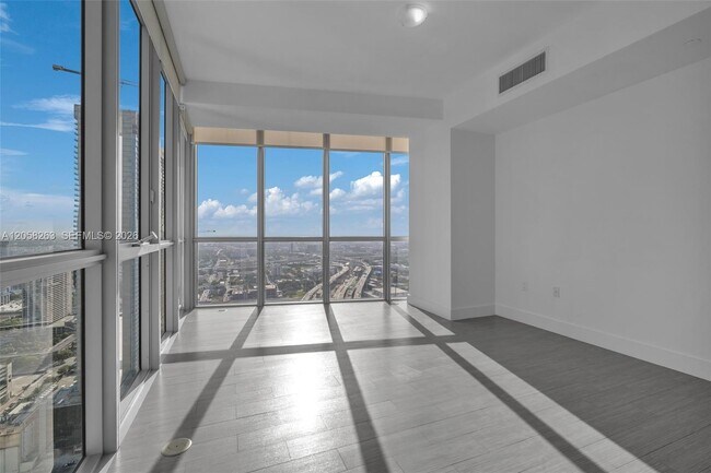Building Photo - 1100 Biscayne Blvd
