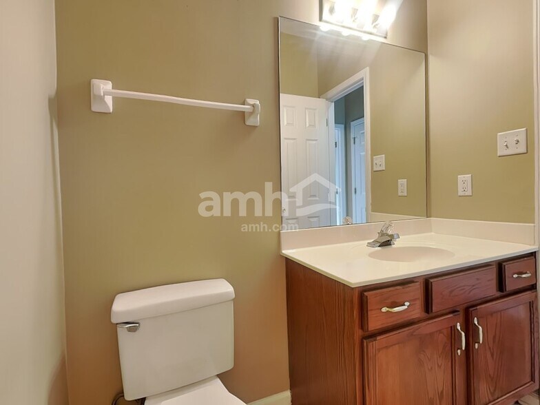 Building Photo - 10157 Breezy Ridge Cove