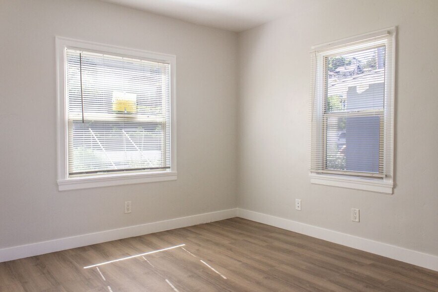 Building Photo - 352 Winslow St