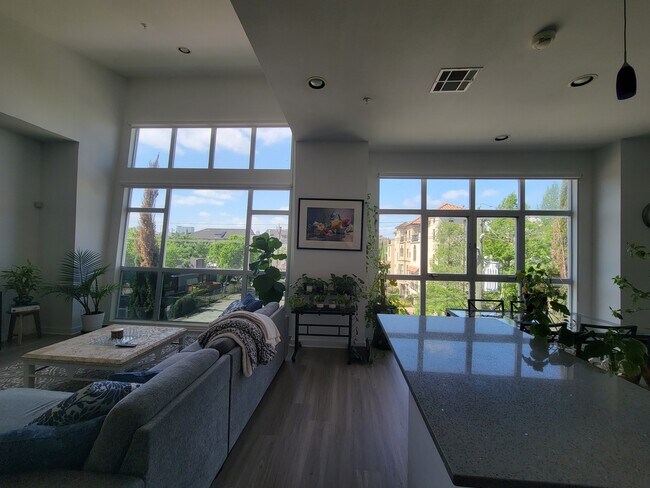 Building Photo - 207 Pierce St