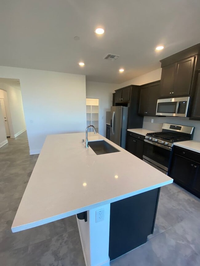 Building Photo - Single Story Home in Whitney Ranch with Ow...
