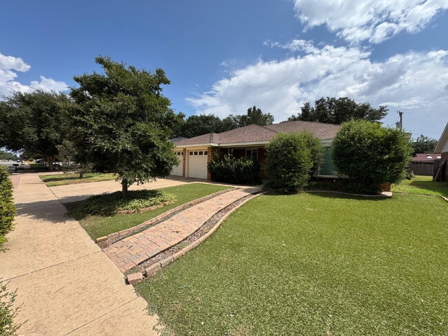 Primary Photo - "Spacious 3-Bedroom with 2 Full Baths in P...