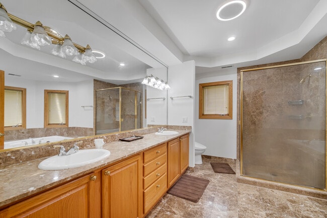 Building Photo - 9131 Delphia St