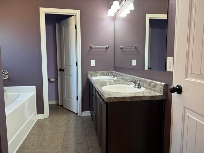 Building Photo - 233 Croft Cir