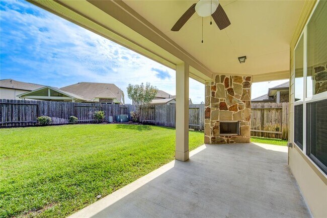 Building Photo - 18318 Russett Green Dr
