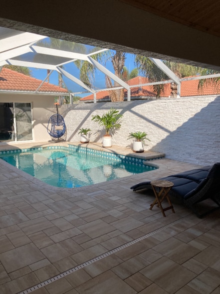 Building Photo - 104 Cala Ct