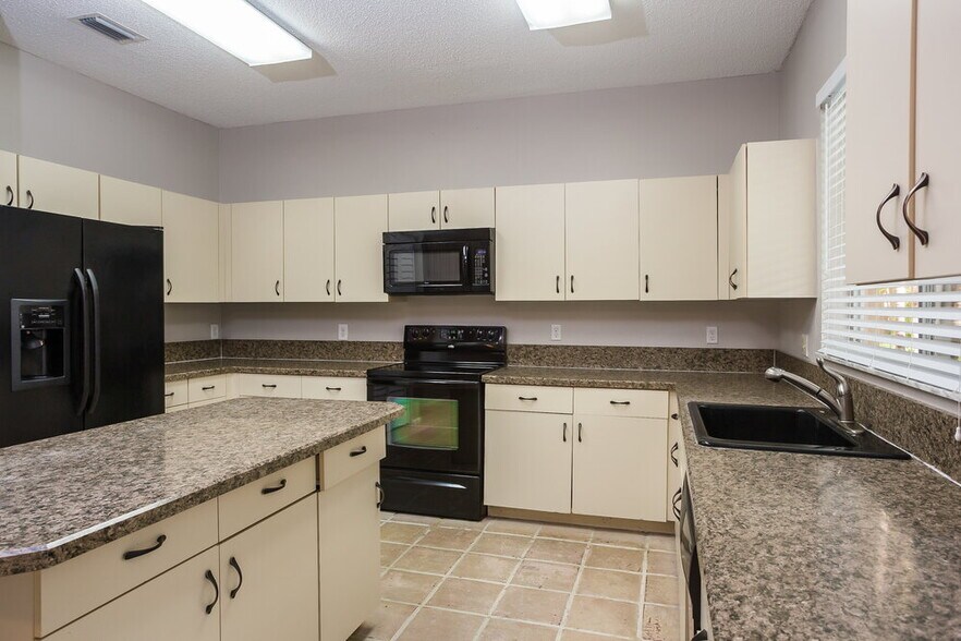 Building Photo - 7730 NW 63rd Way