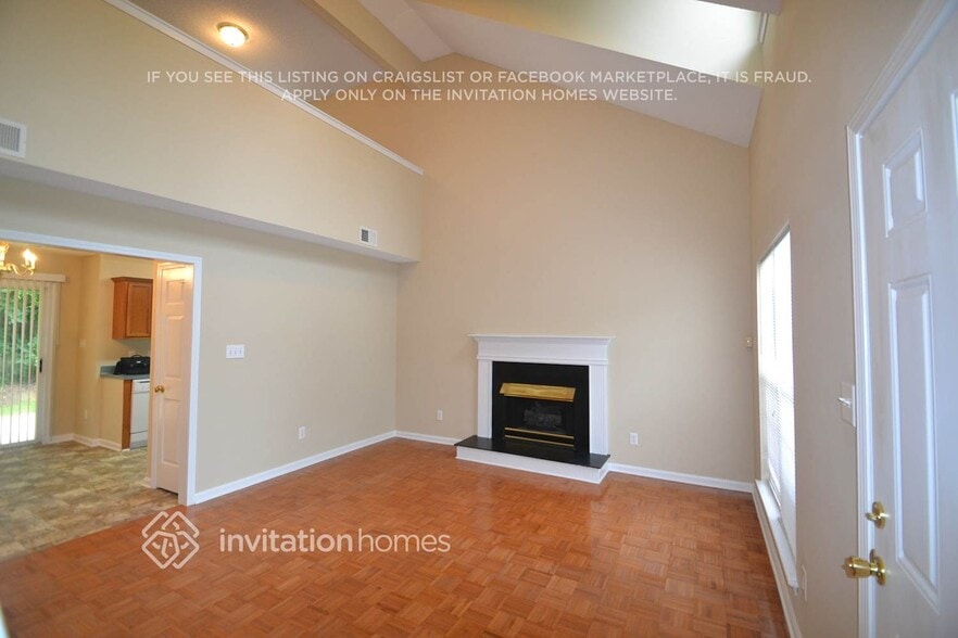 Building Photo - 10426 Northwoods Forest Dr