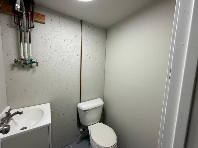 Building Photo - 746 N Glenwood Pl