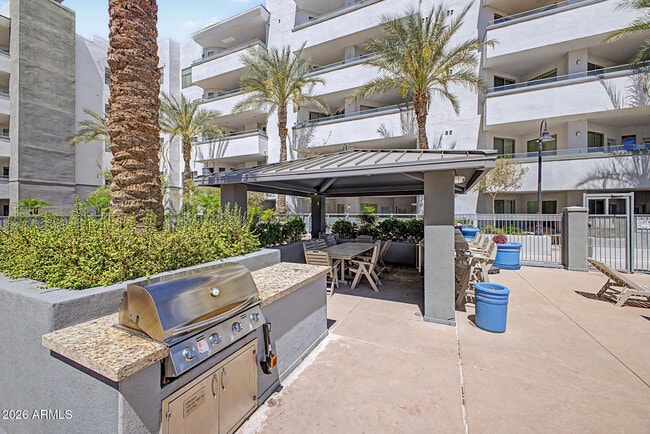 Building Photo - 945 E Playa Del Norte Dr