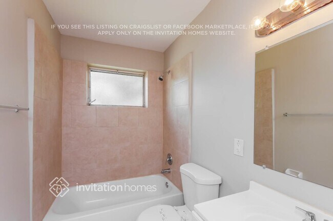 Building Photo - 6020 NW 43rd Ave