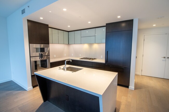 Building Photo - 1bd/1.5ba Bellevue Condo