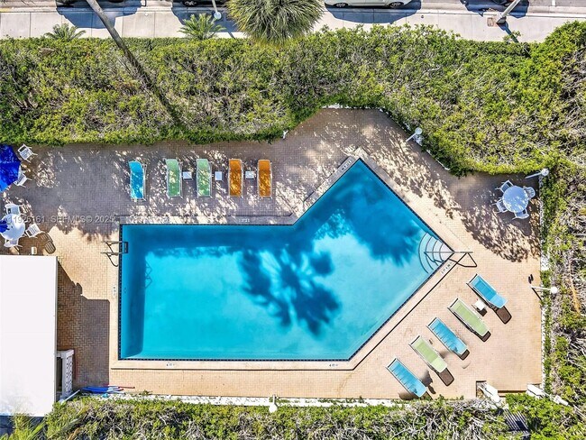 Building Photo - 1881 Washington Ave