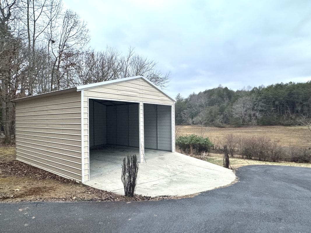 Building Photo - 863 Woodland Dr