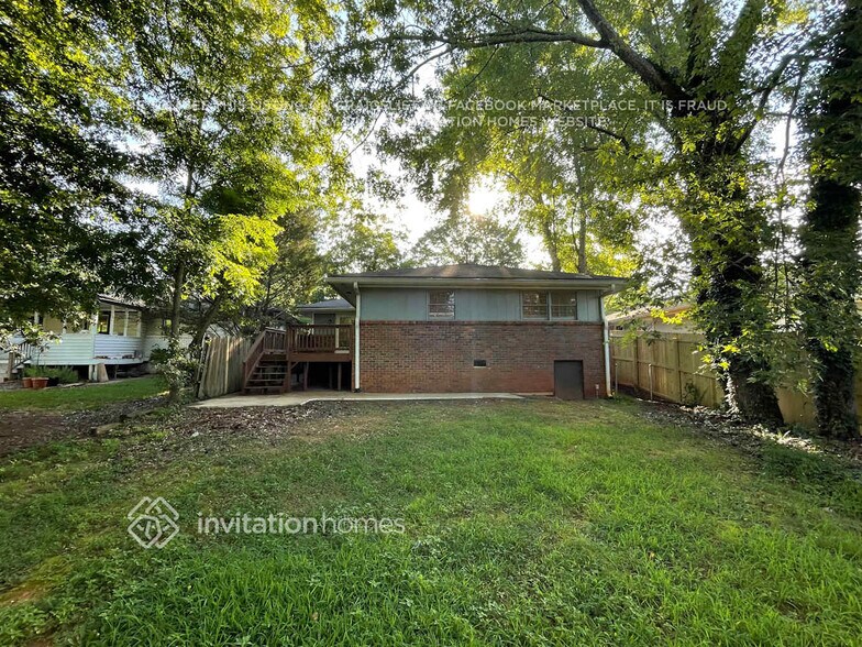 Building Photo - 2882 Lakemont Pl SW