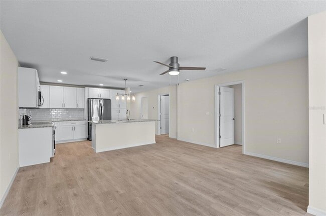 Building Photo - 28 Rainstone Ln