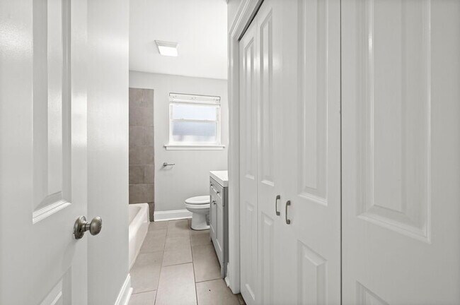 Building Photo - 8120 N Essen Heights Ct