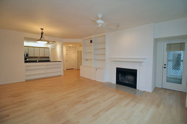 Building Photo - 1710 S Harbor Way